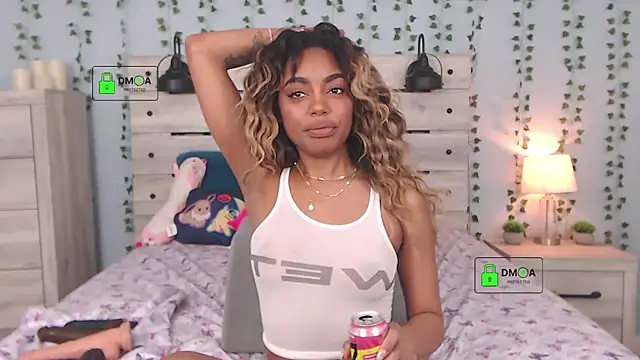 Snapshot of RobynKnight chatting on November 2025 06:39:01 AM RobynKnight online show from November 2025 06:39:01 AM