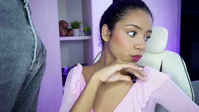 Snapshot of forever__young chatting on November 2025 06:50:02 AM forever young online show from November 2025 06:50:02 AM