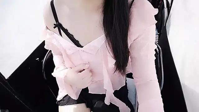 Snapshot of Fannywell chatting on April 2026 06:29:02 AM Fannywell online show from April 2026 06:29:02 AM