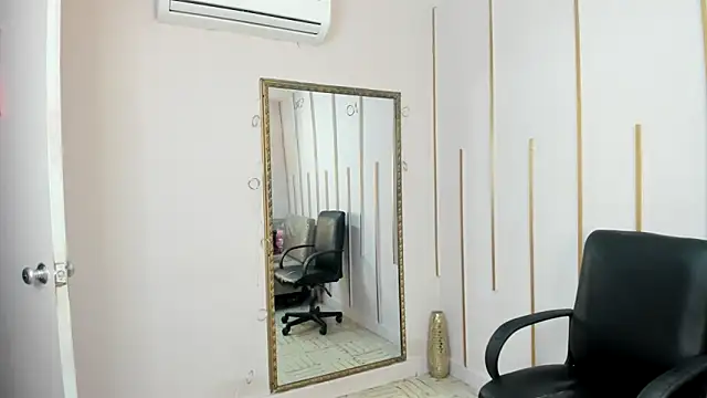 Snapshot of Nayariskaya chatting on December 2025 10:29:02 AM Nayariskaya online show from December 2025 10:29:02 AM