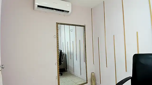 Snapshot of Nayariskaya chatting on February 2026 06:48:01 PM Nayariskaya online show from February 2026 06:48:01 PM