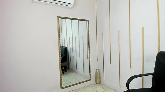 Snapshot of Nayariskaya chatting on February 2026 02:15:01 PM Nayariskaya online show from February 2026 02:15:01 PM