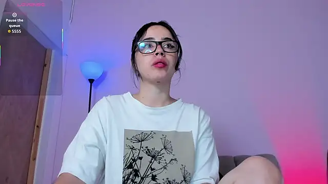 zoe6x online show from February 2026 01:13:02 PM