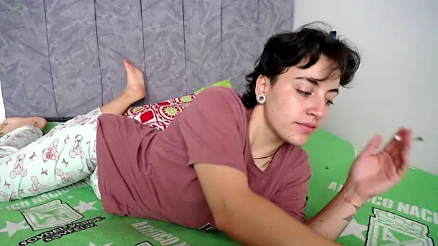 linda 33 online show from November 2025 02:50:01 PM