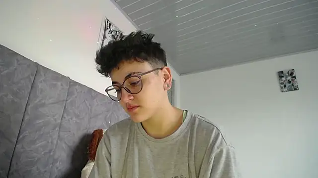 linda 33 online show from March 2026 04:38:01 PM