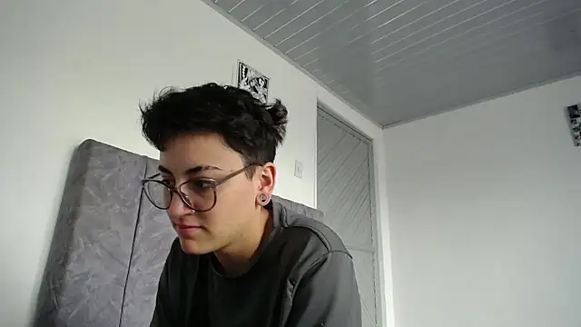 linda 33 online show from April 2026 04:24:02 PM