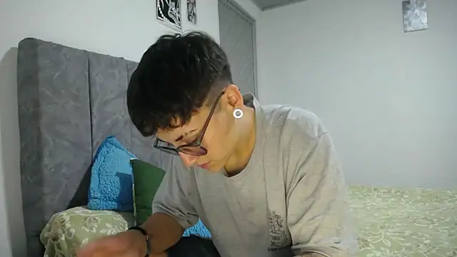 linda 33 online show from February 2026 11:06:02 PM