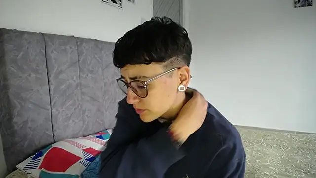 linda 33 online show from February 2026 05:43:01 PM