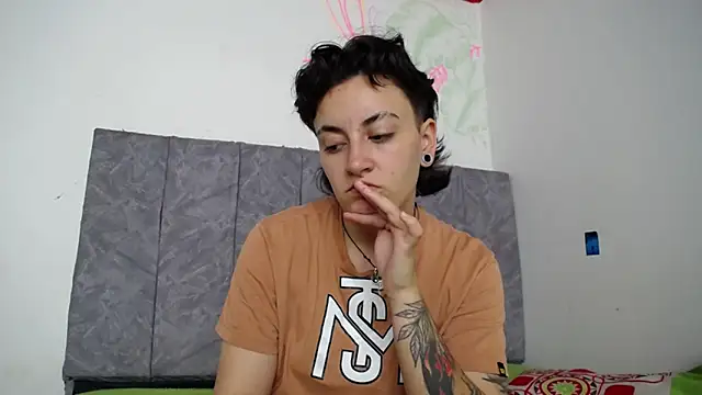 linda 33 online show from December 2025 04:35:02 PM