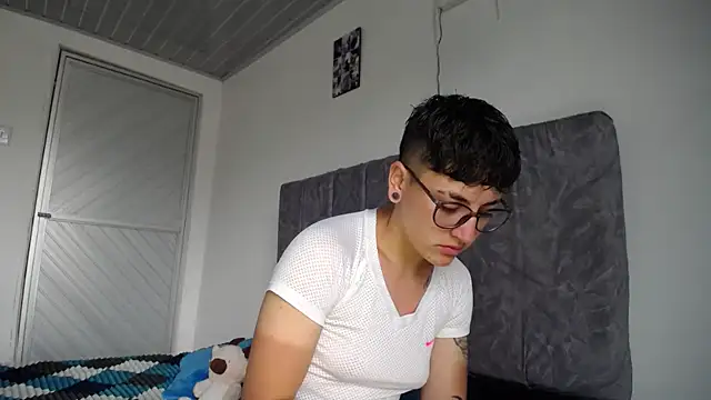 linda 33 online show from April 2026 06:47:02 PM