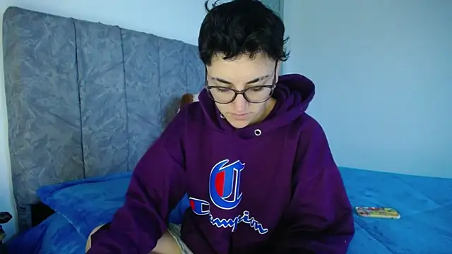 linda 33 online show from April 2026 11:12:01 AM