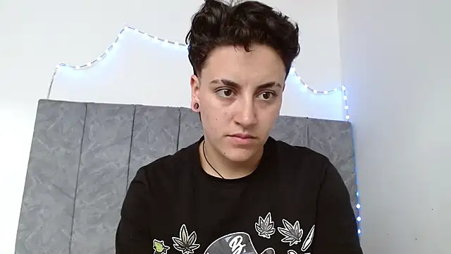 linda 33 online show from September 2025 06:58:02 PM