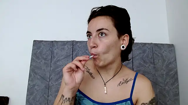 linda 33 online show from October 2025 04:19:01 PM