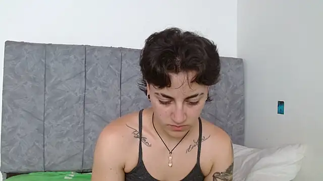 linda 33 online show from November 2025 06:44:01 PM