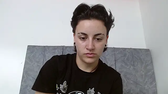 linda 33 online show from November 2025 02:54:01 PM