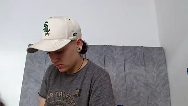 linda 33 online show from October 2025 07:35:01 PM