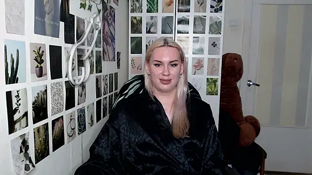 CapriScorpion online show from November 2025 04:45:02 PM