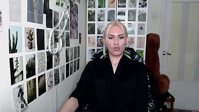 CapriScorpion online show from November 2025 11:47:01 AM