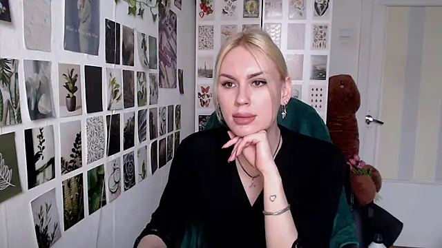 Snapshot of CapriScorpion chatting on April 2026 01:07:02 PM CapriScorpion online show from April 2026 01:07:02 PM