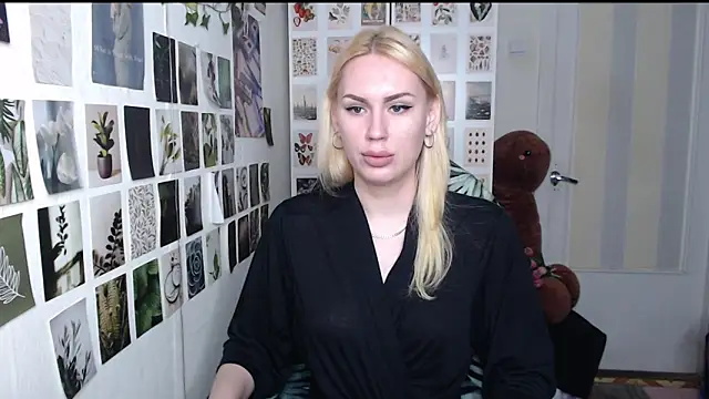 Snapshot of CapriScorpion chatting on May 2026 12:44:01 PM CapriScorpion online show from May 2026 12:44:01 PM