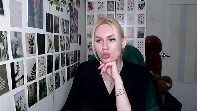Snapshot of CapriScorpion chatting on April 2026 05:11:01 PM CapriScorpion online show from April 2026 05:11:01 PM