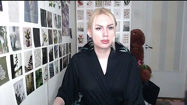 Snapshot of CapriScorpion chatting on May 2026 12:33:01 PM CapriScorpion online show from May 2026 12:33:01 PM
