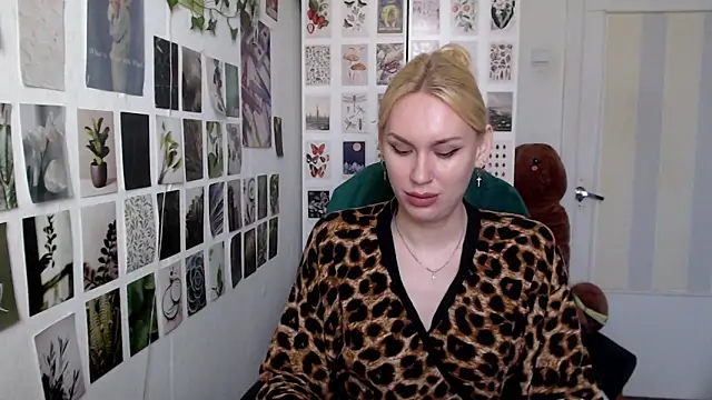 Snapshot of CapriScorpion chatting on May 2026 10:52:01 AM CapriScorpion online show from May 2026 10:52:01 AM