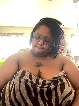 kweenxkarma online show from October 2025 10:10:02 PM