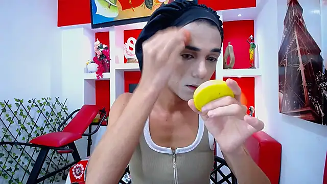 Snapshot of KatrinaQueen1 chatting on November 2025 06:19:02 PM KatrinaQueen1 online show from November 2025 06:19:02 PM