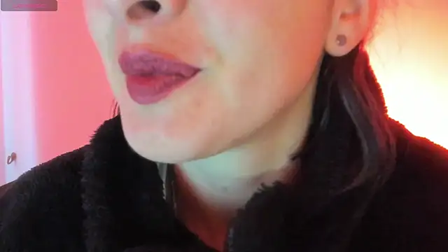 Snapshot of queen_fetish chatting on November 2025 10:52:02 AM queen fetish online show from November 2025 10:52:02 AM