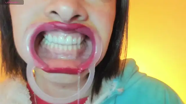 Snapshot of queen_fetish chatting on November 2025 10:40:02 AM queen fetish online show from November 2025 10:40:02 AM