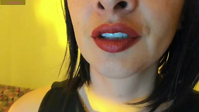 Snapshot of queen_fetish chatting on October 2025 09:33:01 AM queen fetish online show from October 2025 09:33:01 AM