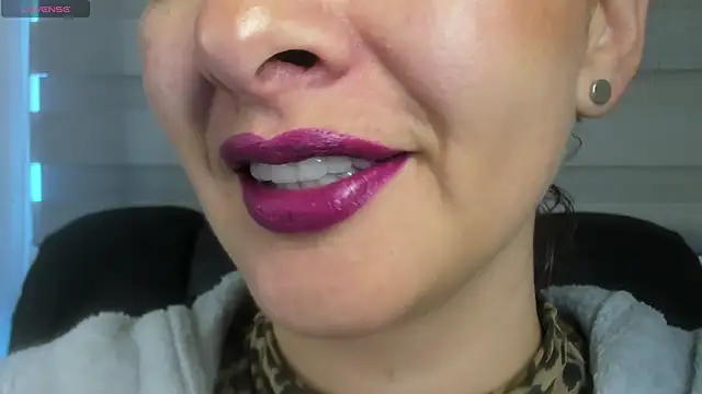 queen fetish online show from April 2026 06:48:02 PM