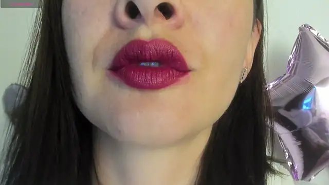 Snapshot of queen_fetish chatting on June 2026 10:35:02 AM queen fetish online show from June 2026 10:35:02 AM