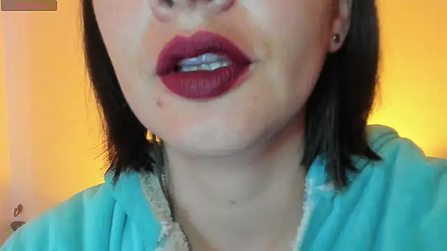 Snapshot of queen_fetish chatting on November 2025 10:48:02 AM queen fetish online show from November 2025 10:48:02 AM