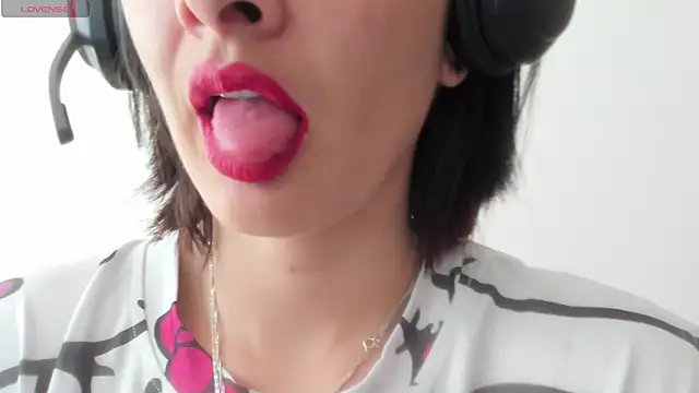 Snapshot of queen_fetish chatting on November 2025 12:48:01 PM queen fetish online show from November 2025 12:48:01 PM