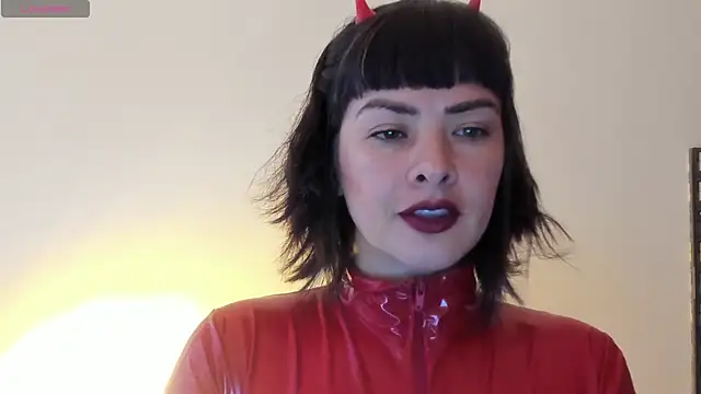 Snapshot of queen_fetish chatting on November 2025 08:02:01 PM queen fetish online show from November 2025 08:02:01 PM