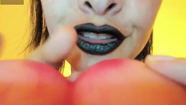 Snapshot of queen_fetish chatting on November 2025 10:45:01 PM queen fetish online show from November 2025 10:45:01 PM