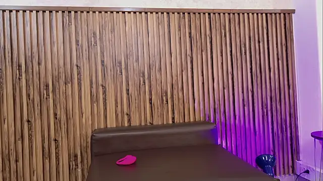 Snapshot of evelynjohnsoon chatting on November 2025 01:00:02 PM evelynjohnsoon online show from November 2025 01:00:02 PM