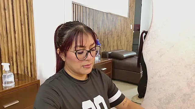 Snapshot of evelynjohnsoon chatting on November 2025 11:53:01 AM evelynjohnsoon online show from November 2025 11:53:01 AM