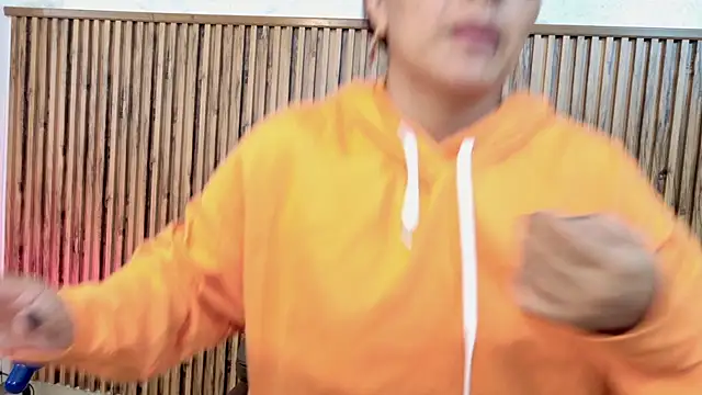 evelynjohnsoon online show from December 2025 01:02:02 PM