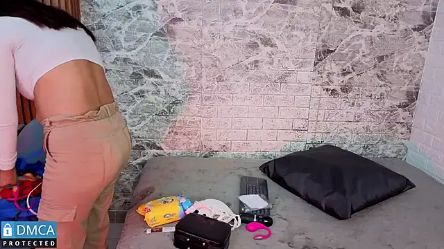 CarolRodriguez  online show from November 2025 07:03:01 PM