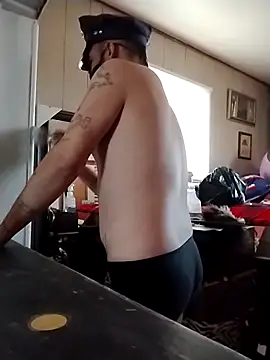 Snapshot of prettyboi6992 chatting on December 2025 08:35:02 PM prettyboi6992 online show from December 2025 08:35:02 PM