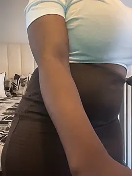 Bustygoddess32 online show from April 2026 12:12:02 PM