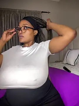 Bustygoddess32 online show from May 2026 10:18:01 PM