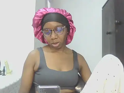 Sexxybella27 online show from October 2025 07:33:02 PM