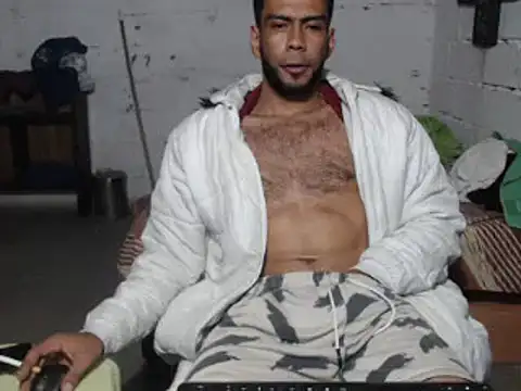 Snapshot of erik_alexander chatting on February 2025 03:42:01 AM erik alexander online show from February 2025 03:42:01 AM