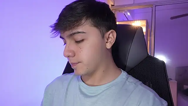 Snapshot of aron__cooper chatting on November 2025 09:51:01 PM aron cooper online show from November 2025 09:51:01 PM