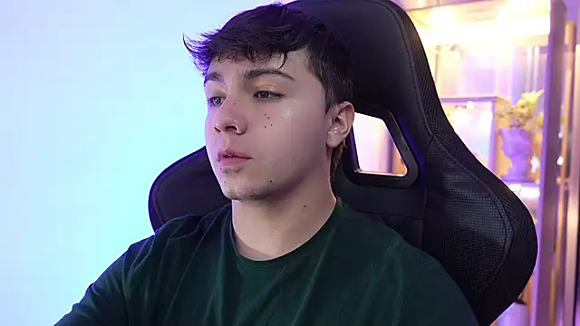 Snapshot of aron__cooper chatting on March 2026 12:27:02 AM aron cooper online show from March 2026 12:27:02 AM