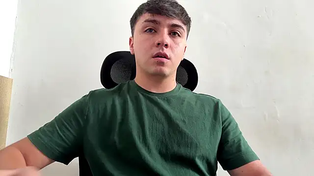 Snapshot of aron__cooper chatting on December 2025 02:11:01 PM aron cooper online show from December 2025 02:11:01 PM